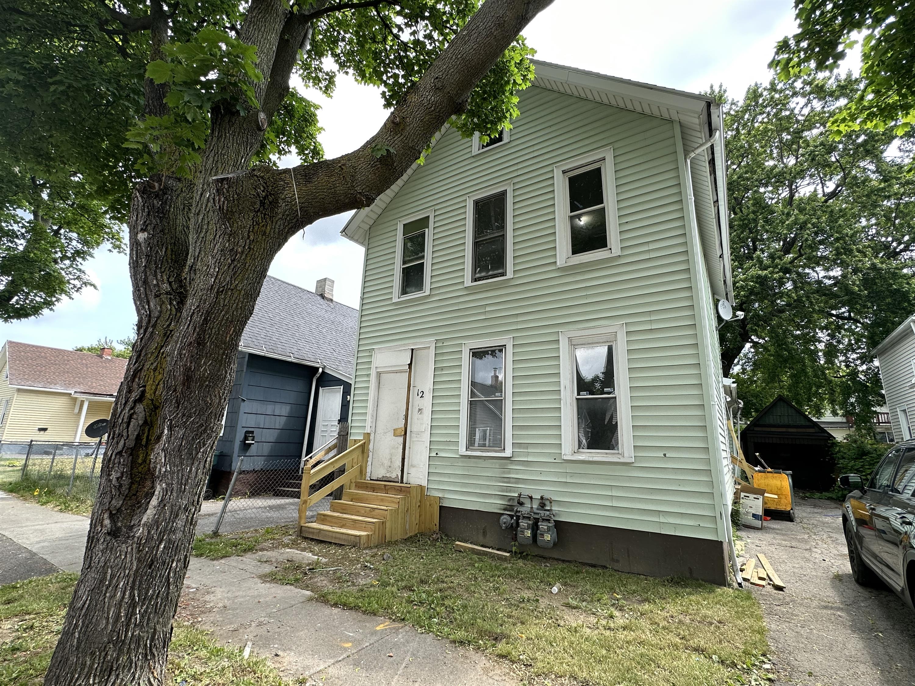 12 Fien St-Down