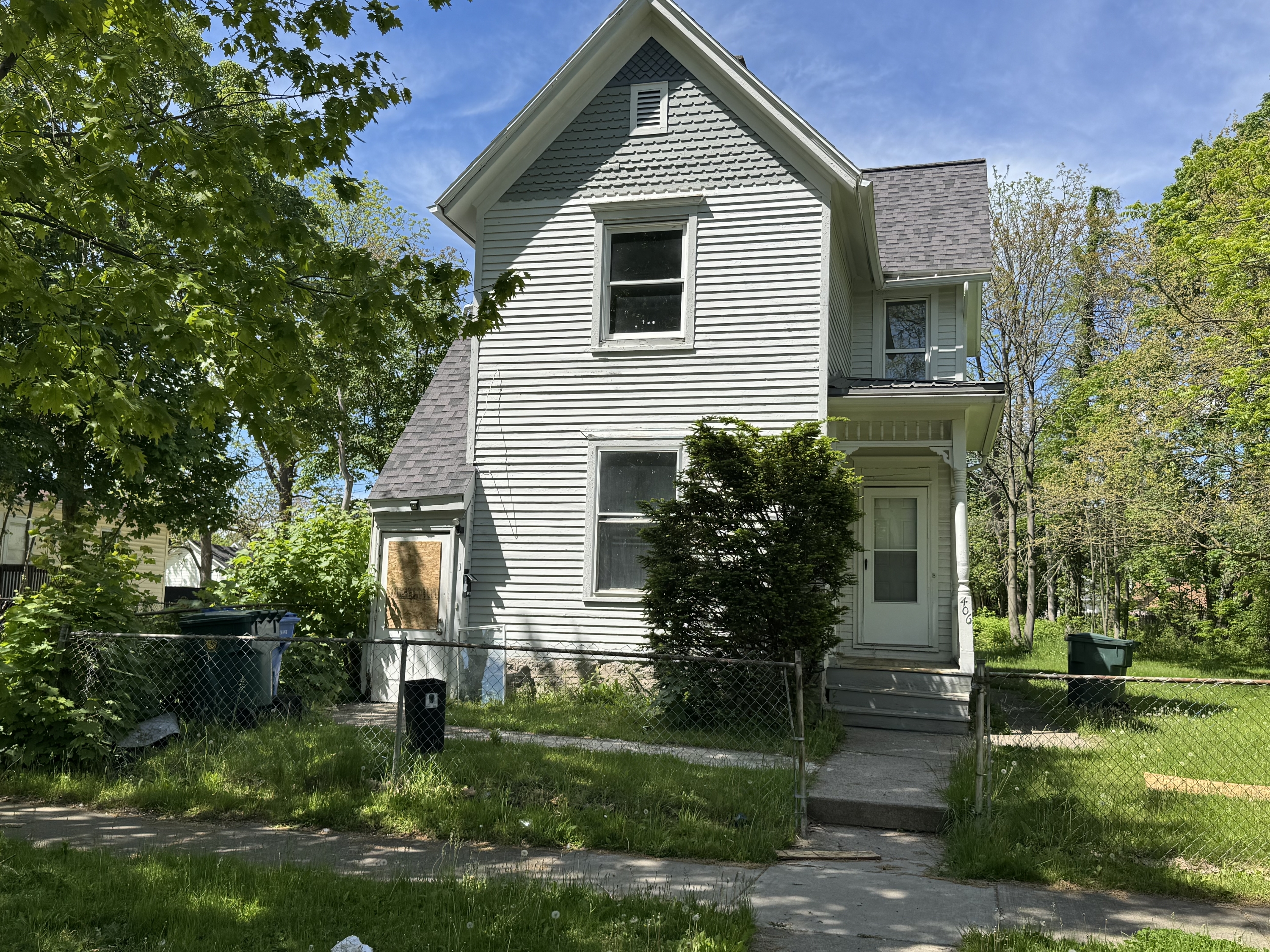 406 Champlain Street - Up