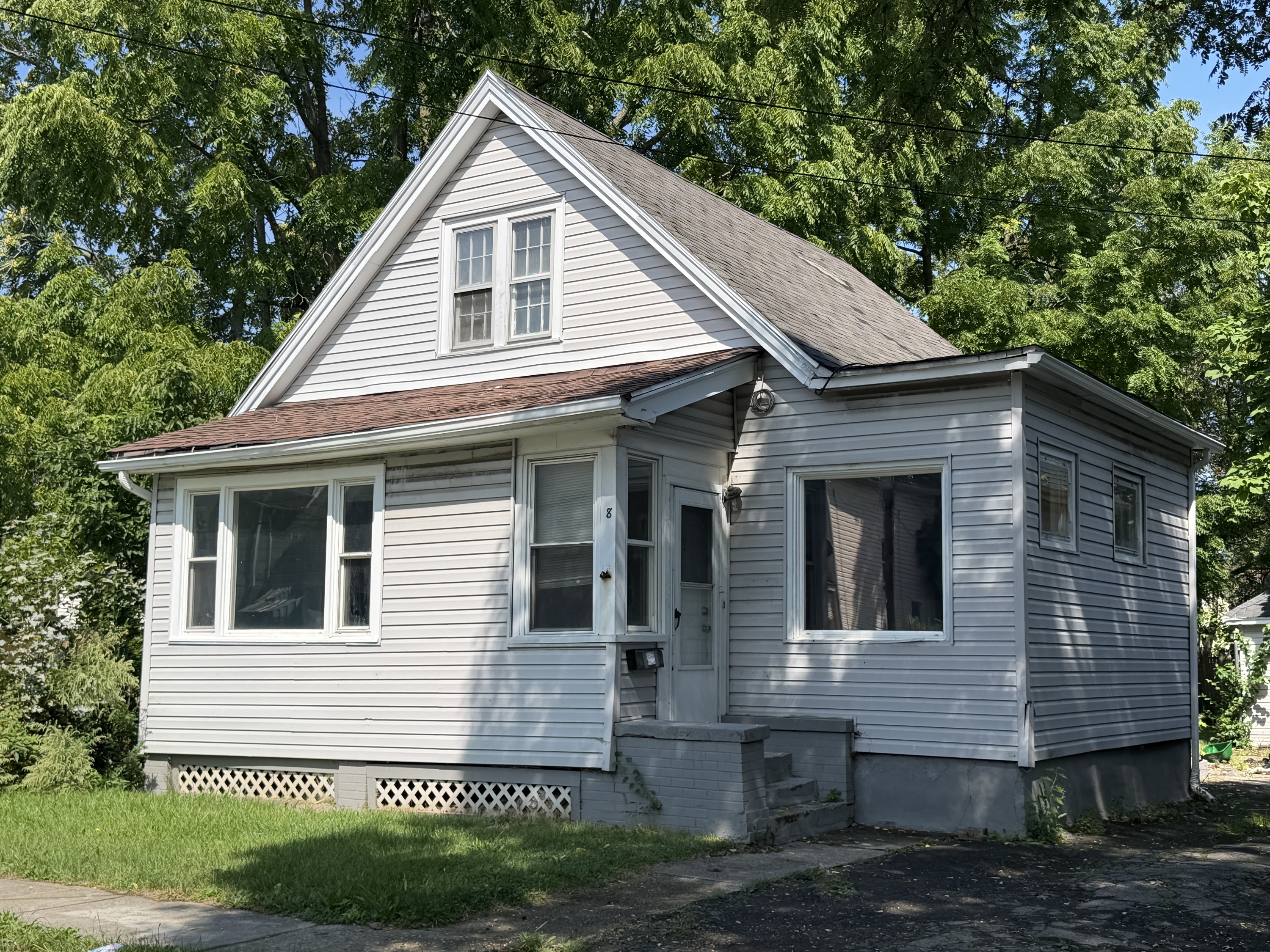 8 Laurel Street